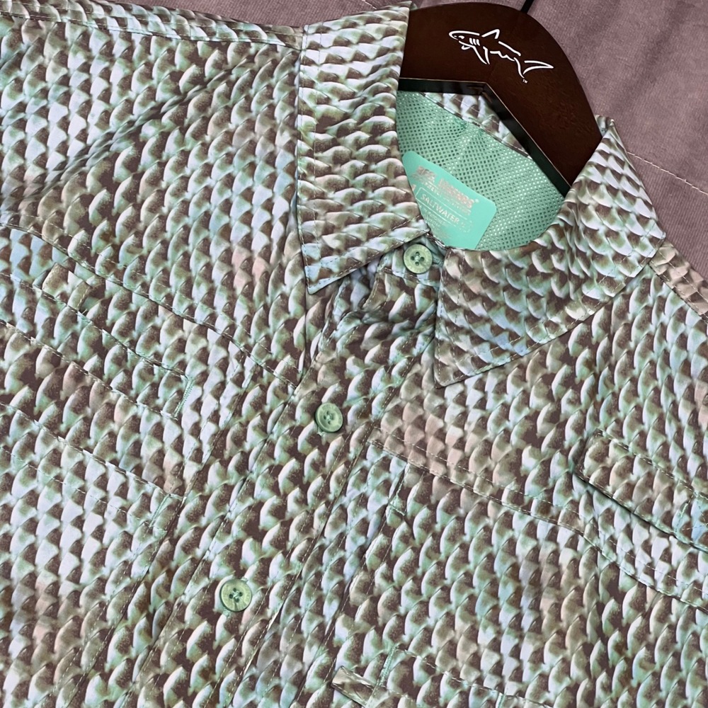Reel‎ Legends Fishing Shirt Mens Medium Green Fish Scale Saltwater II Excellent